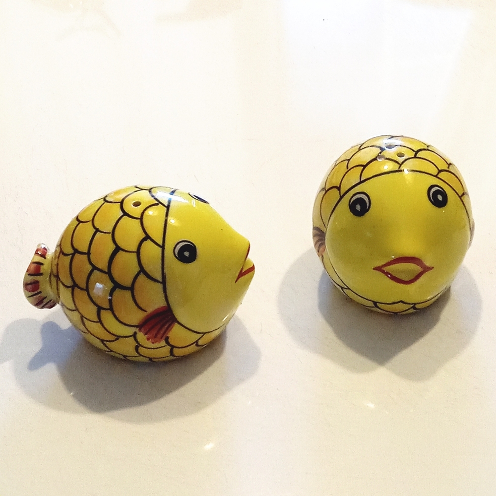 Andrea by Sadek  Fisher  Ceramic Salt & Pepper Shaker Set